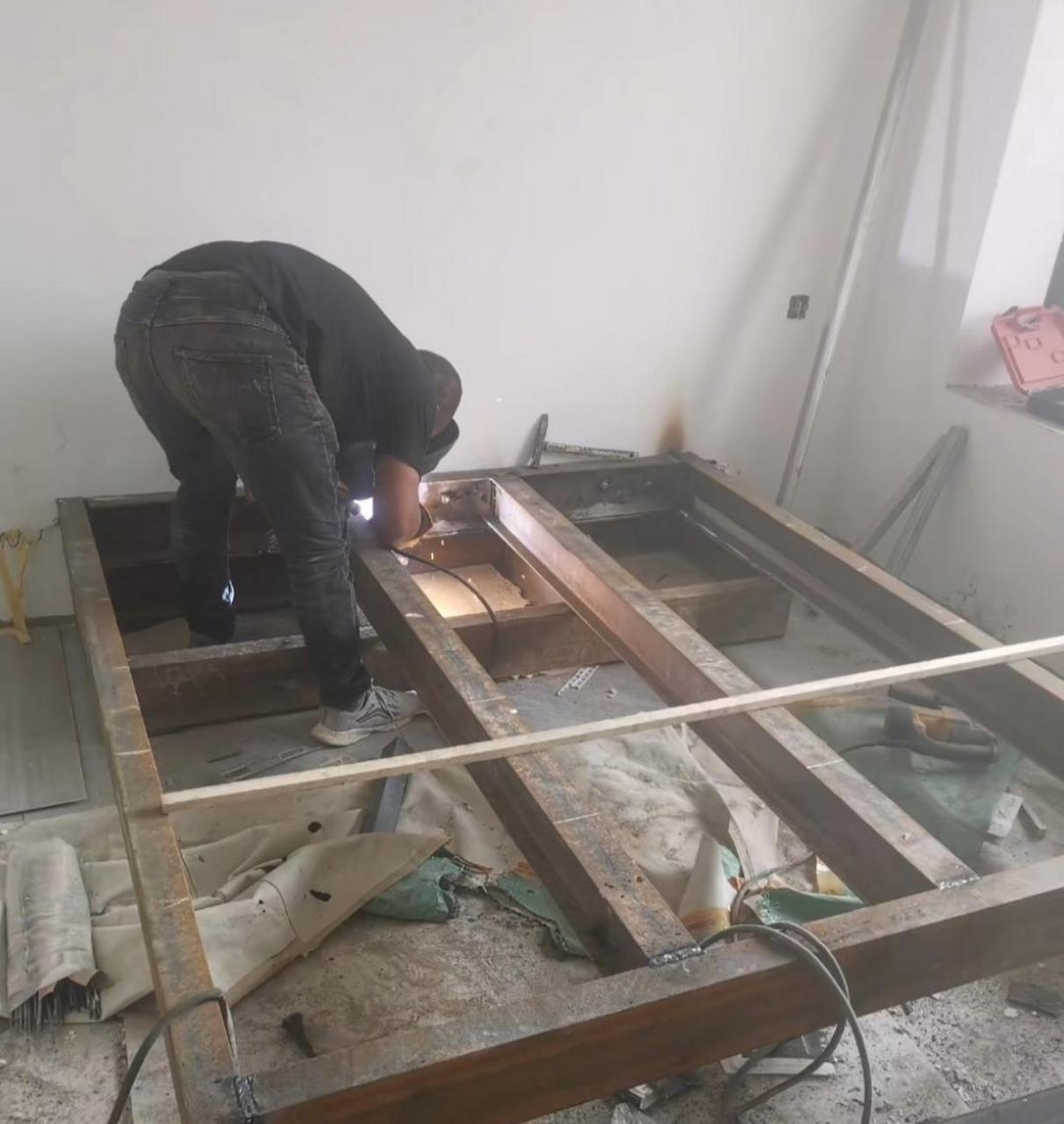 网友:公公给我们焊的婚床,感觉很结实耐用[三哈]