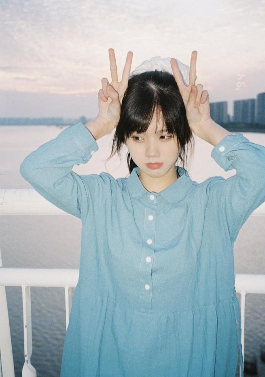 浙江工商大学美女盛浈予迷人写真欣赏,好可爱啊