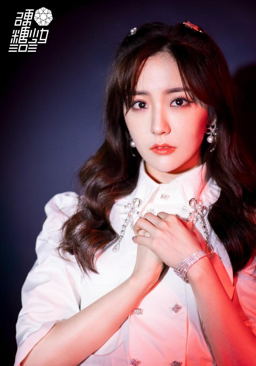 王艺瑾,甜美双马尾注入满满元气,不经意流露出清爽与优雅