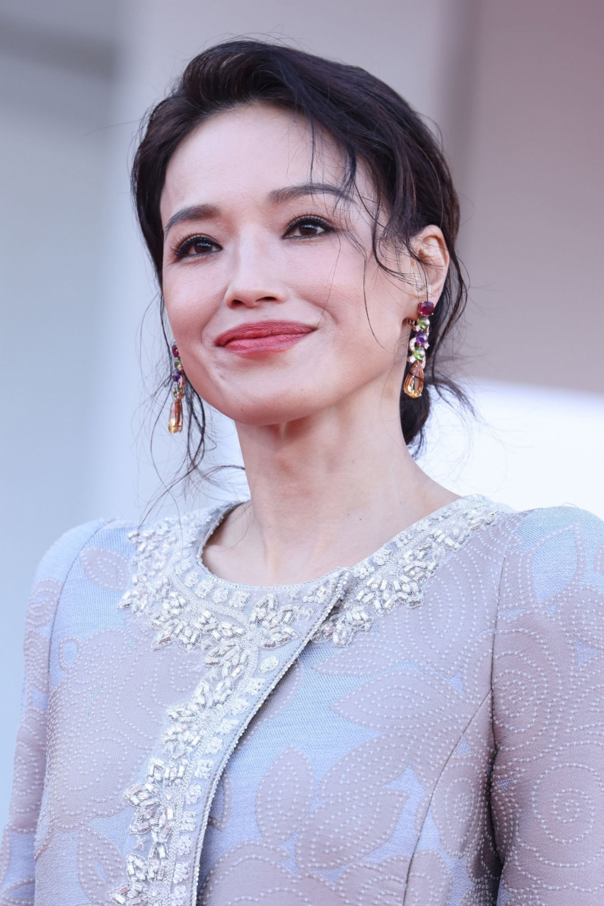 高清镜头下的舒淇,生图美翻啦!自信优雅,又不乏可爱俏皮,状态棒棒哒!