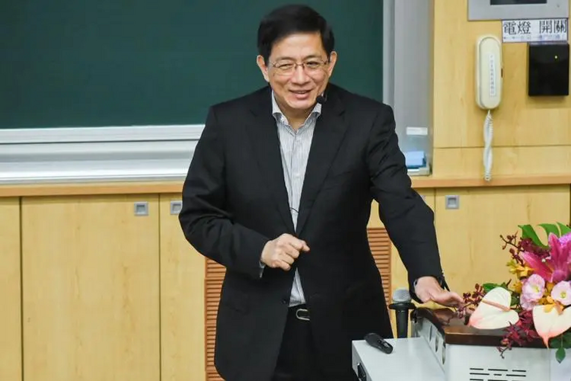 就在今天,绰号"管爷"的台湾大学前校长管中闵正式卸任