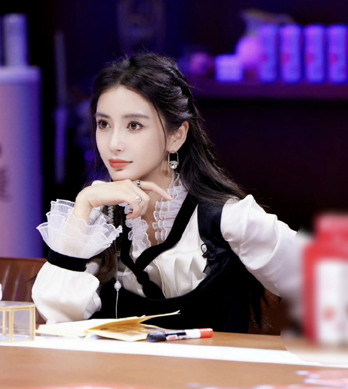 她在《心动的信号》里说道:"原生家庭带给我们的影响,就像是身上的