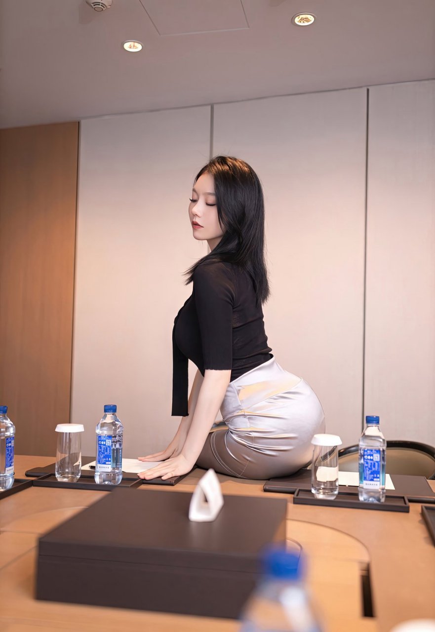 美女秘书办公室高跟美腿写真集