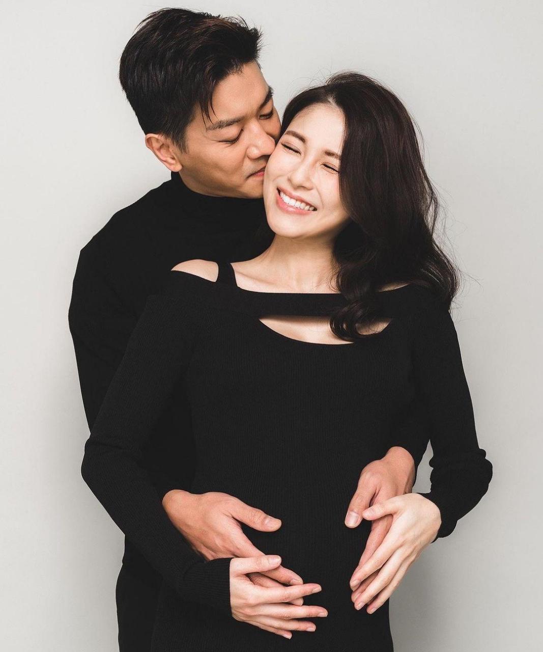 最新tvb艺人黎诺懿分享家庭照,他老婆好像挺有钱