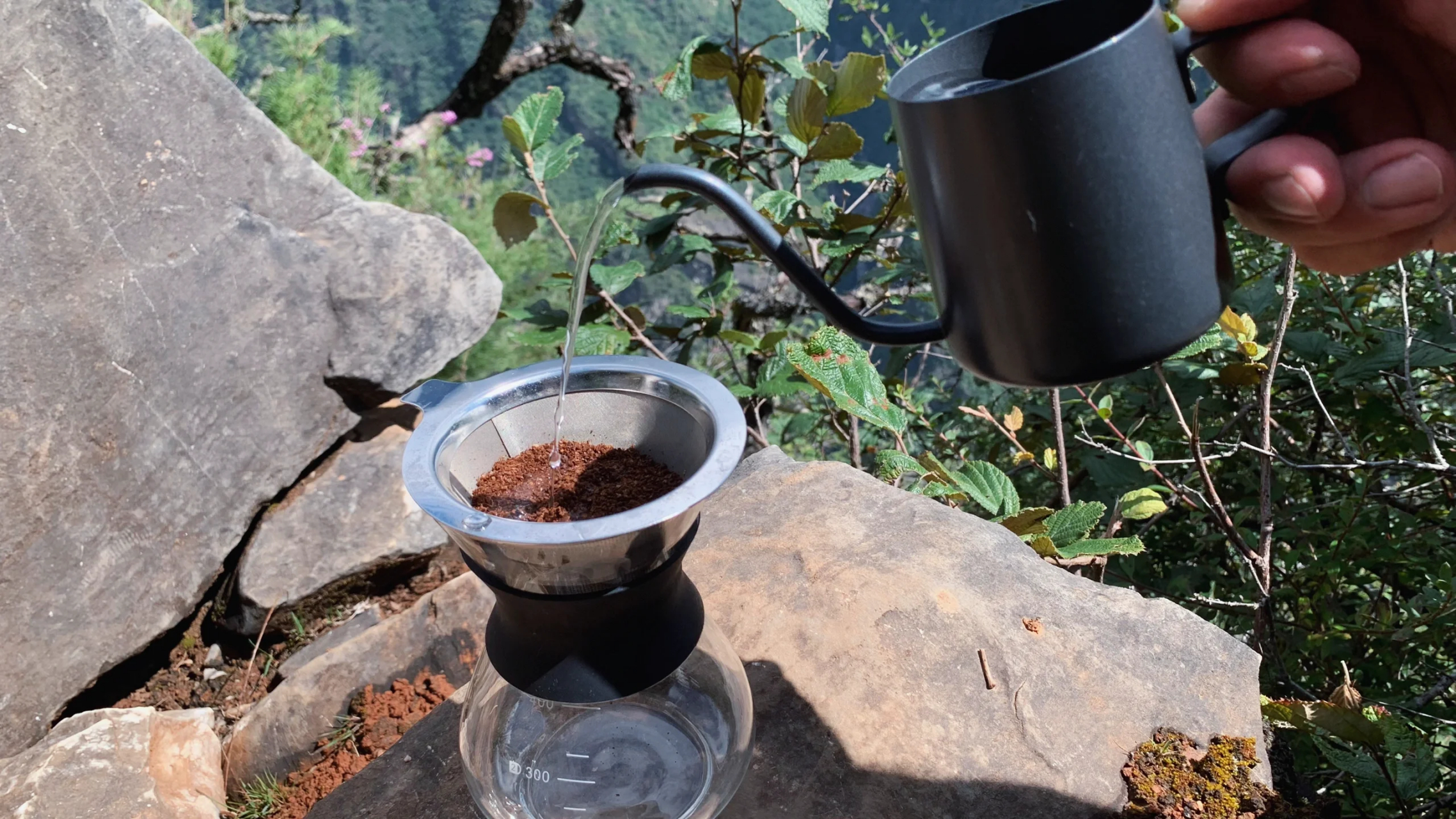 在虎跳峡徒步途中做手冲咖啡是什么体验  鉴于之前经常徒步虎跳峡的小