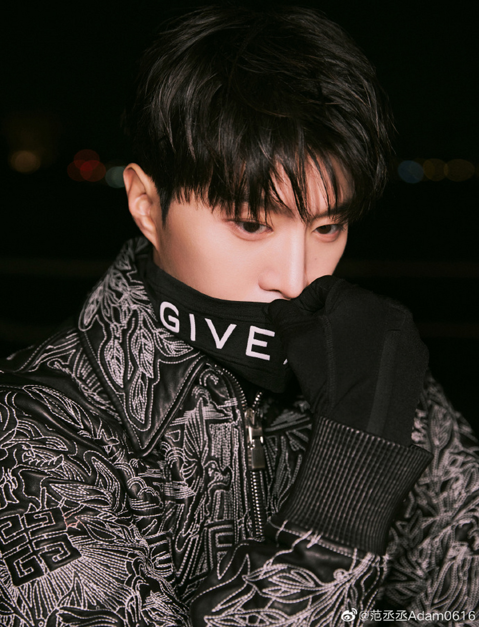 范丞丞机车写真