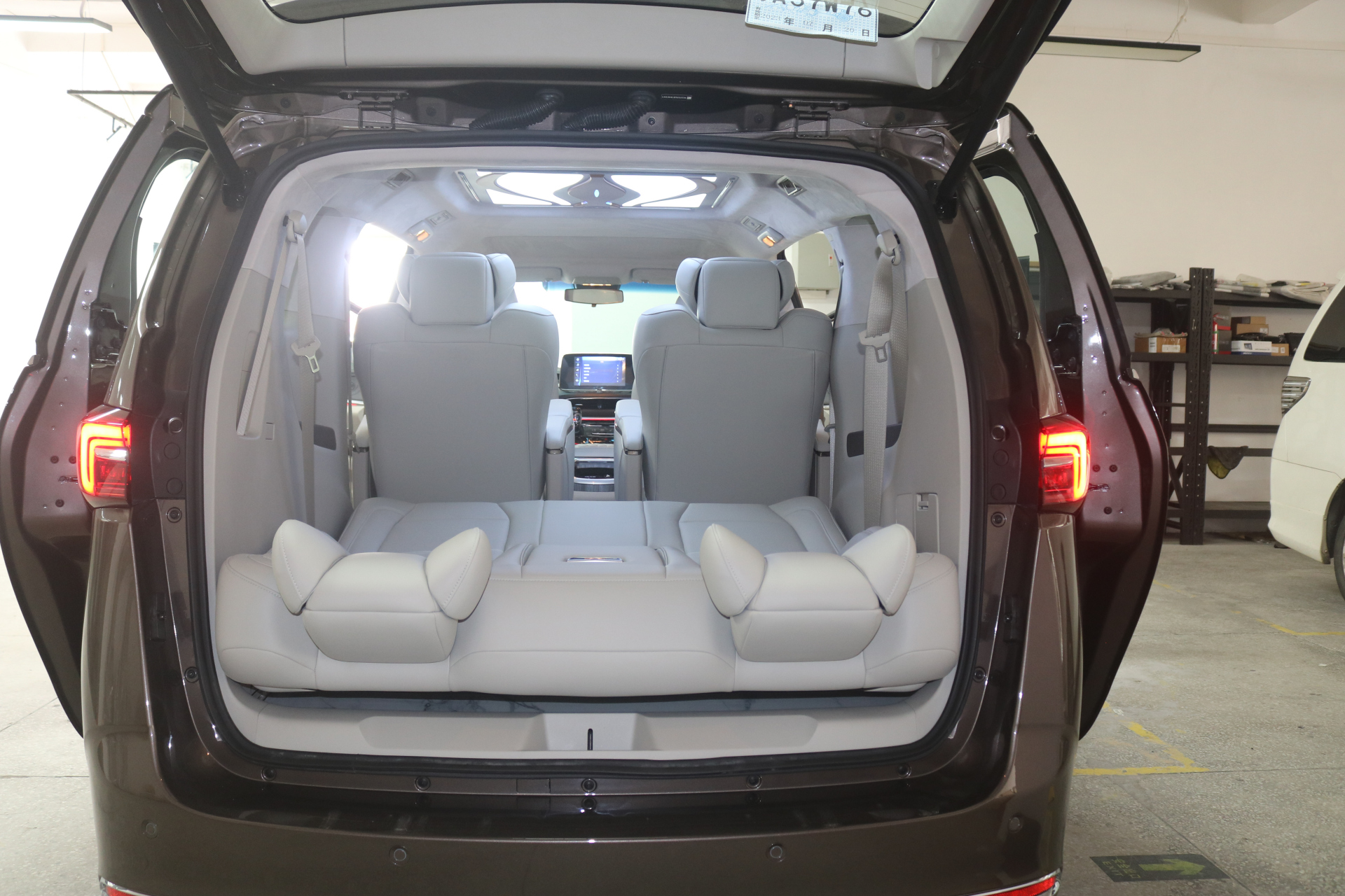 别克gl8内饰改装效果,陆上公务舱.#别克gl8