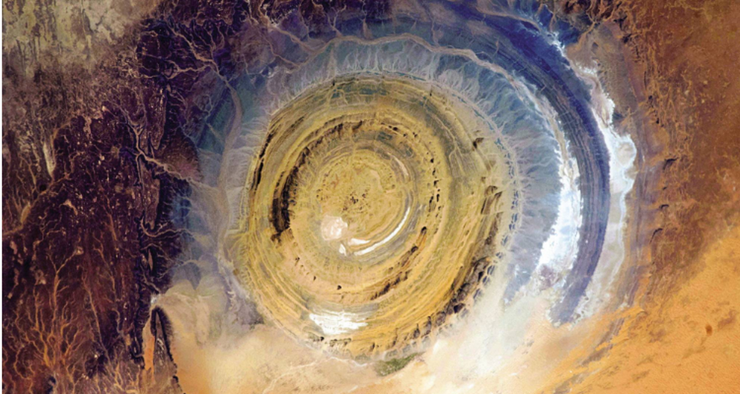 撒哈拉之眼 20世纪60年代初,美国的一艘飞船在太空遨游,经过非洲上空