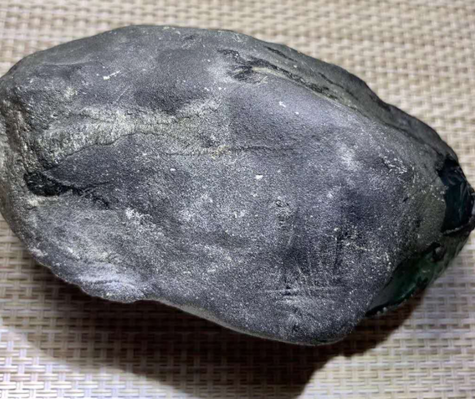 翡翠原石##点击头像看直播#白沙皮,白雾翡翠原石基本上内部翡翠戎质