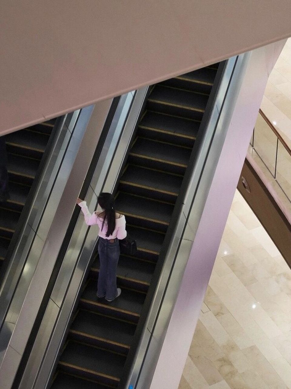 我在广州拍出倪妮同款扶梯照片6015  今天和姐妹在广州太古汇逛街