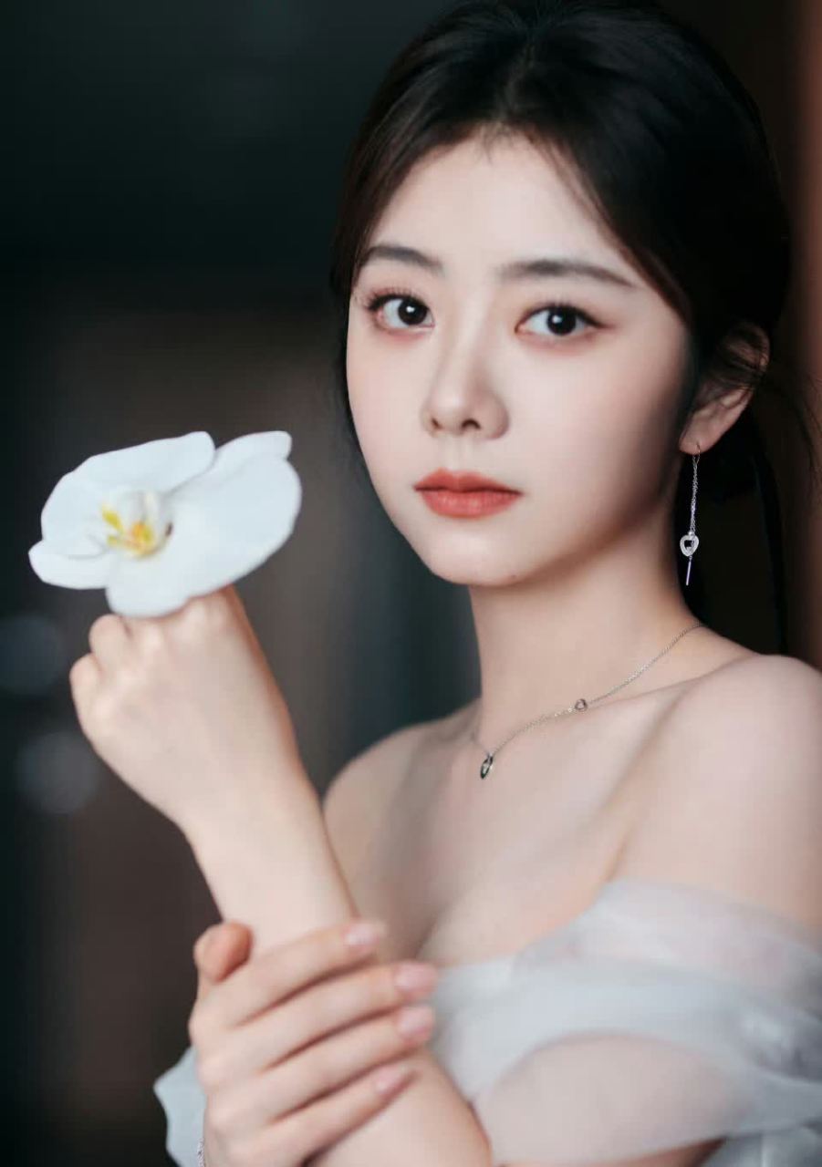 很多人都觉得谭松韵的长相一般,没有其他明星好看.