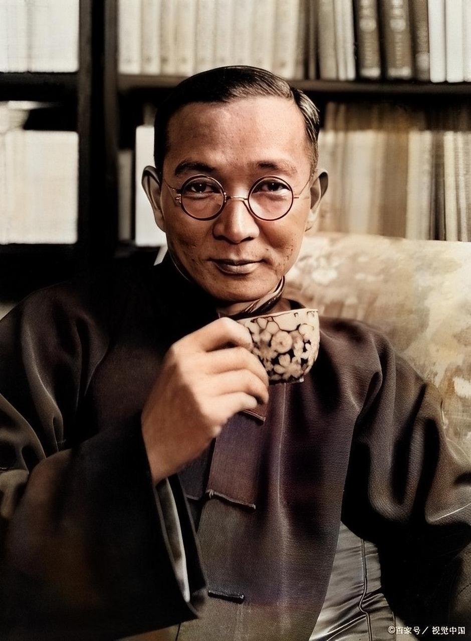 1935年,37岁的张伯驹遇到了20岁的花旦潘素,第二天就带了一沓钱来赎她