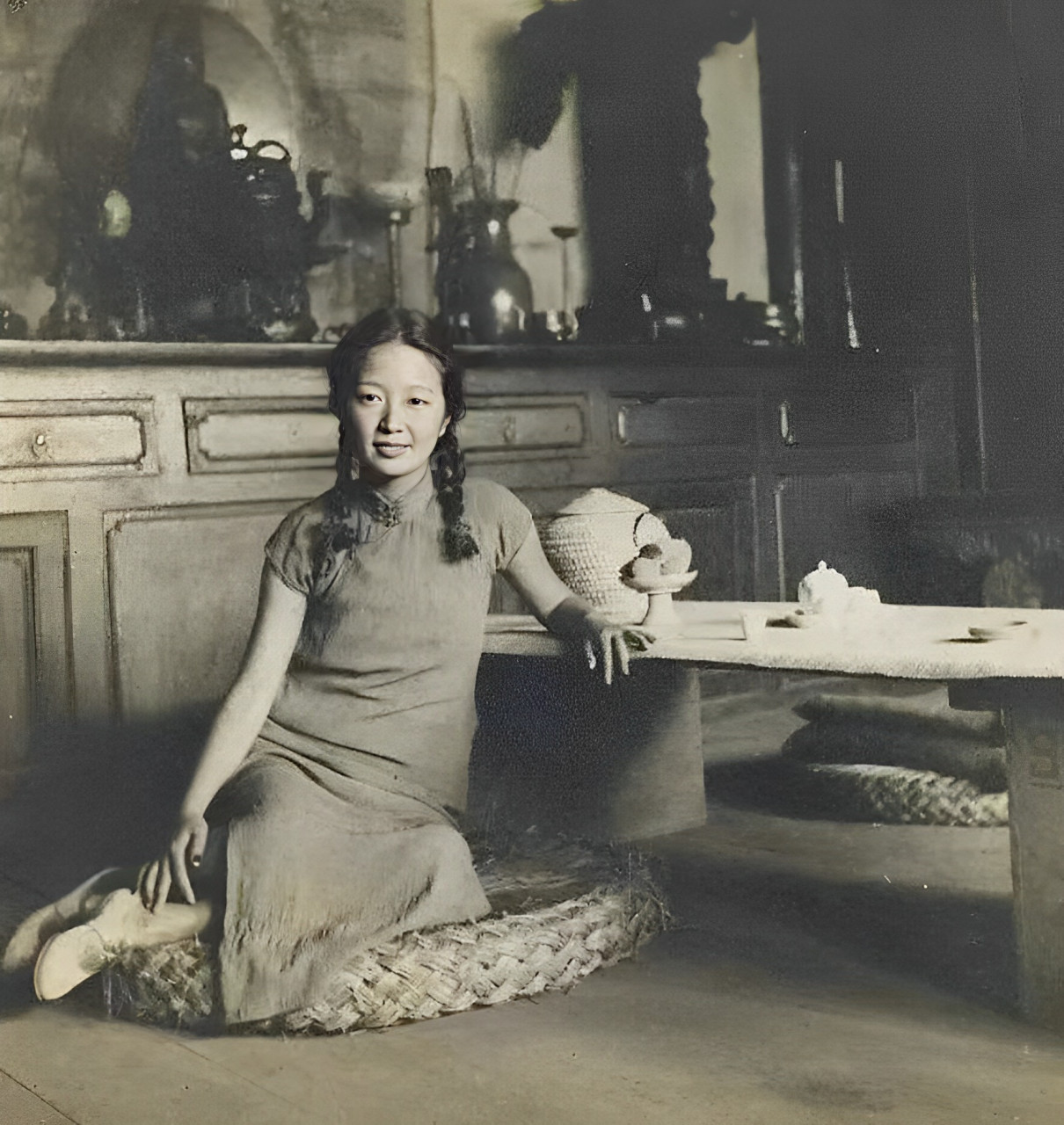 随着出生人数的增加,陆英的身体变得越来越虚弱.