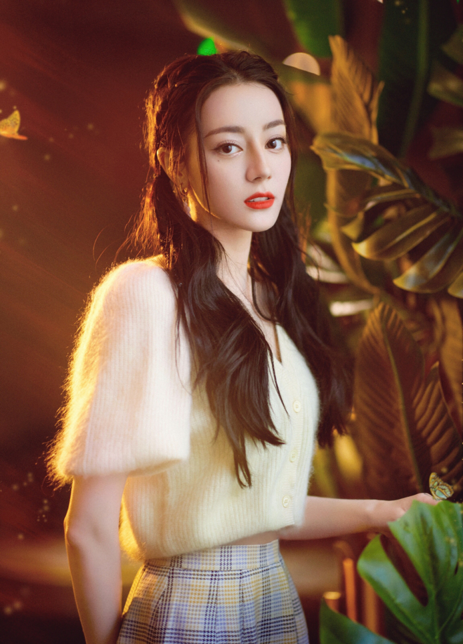 这名女星应该是迪丽热巴!