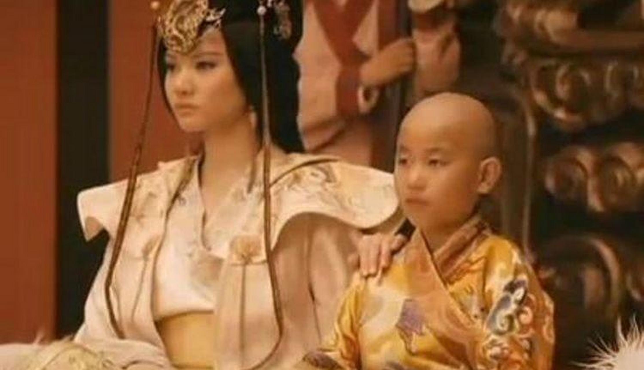 梁氏出生于凉州,长得国色天香,因此15岁就被相中