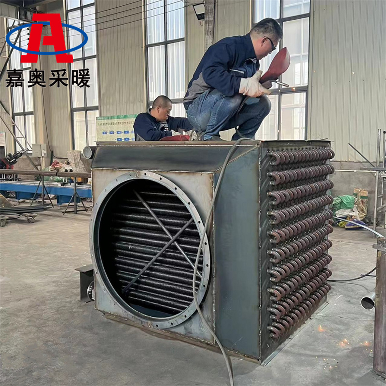 翅片式换热器内部结构图 翅片式换热器作用养殖场中非常重要的散热