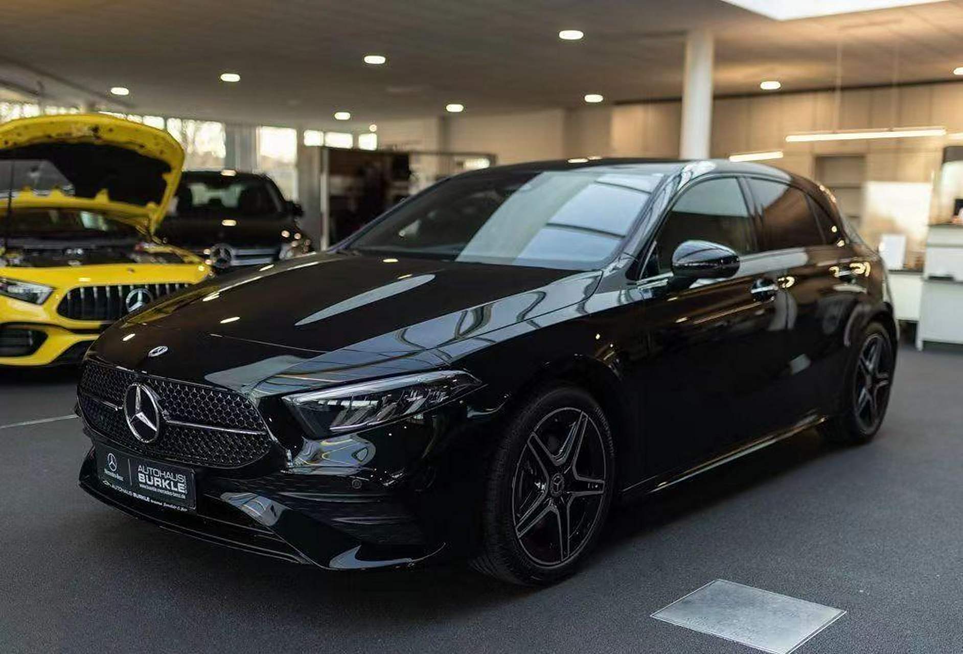 导读:黑武士奔驰a级登场,两厢造型更运动,glc同款2.