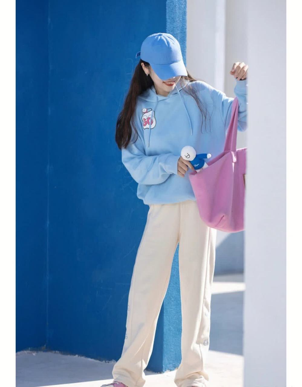 谁能拒绝淡蓝色的毛衣呢! 美白治愈?