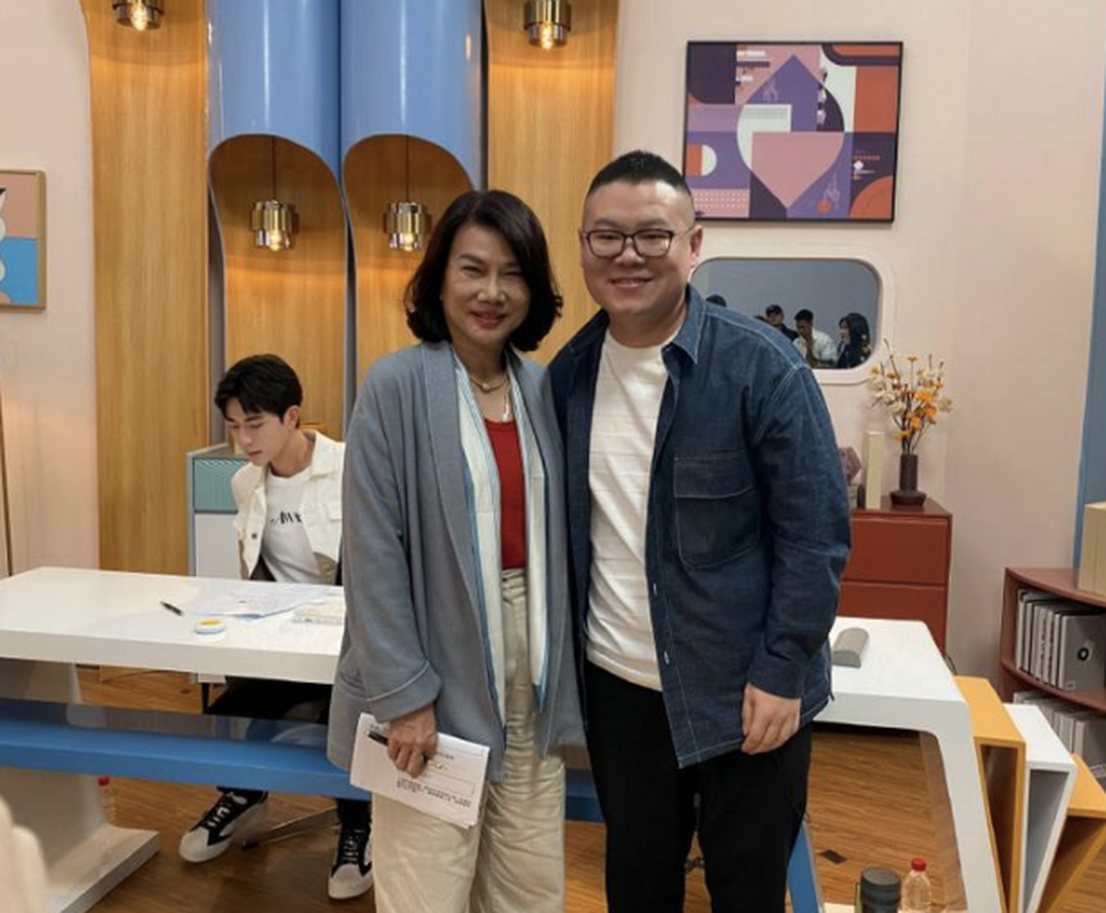岳云鹏晒与董明珠合照# 岳云鹏晒出了与格力电器董事长董明珠的合影