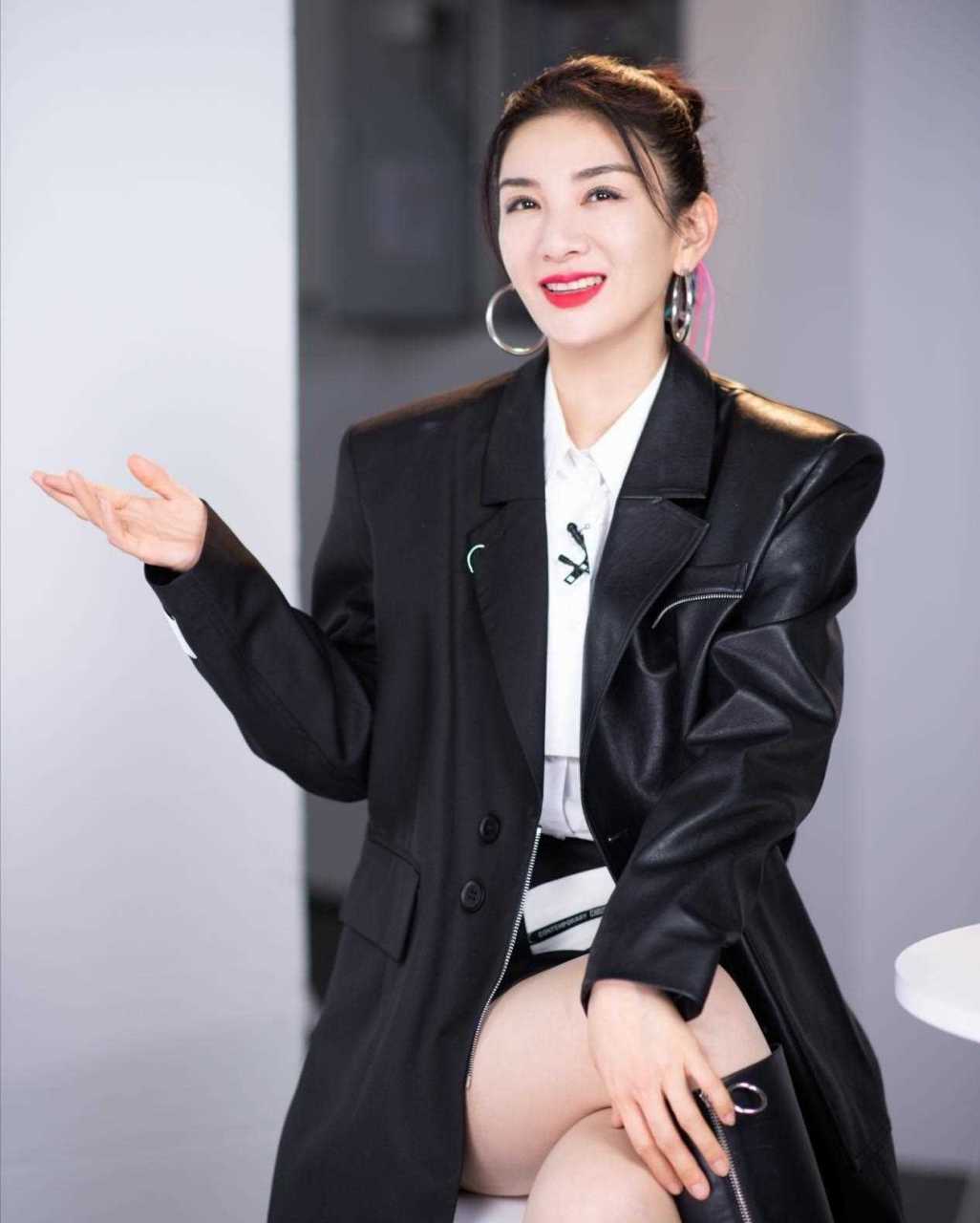 圈里有很多明星平时有健身的习惯,不光黄奕一个人.