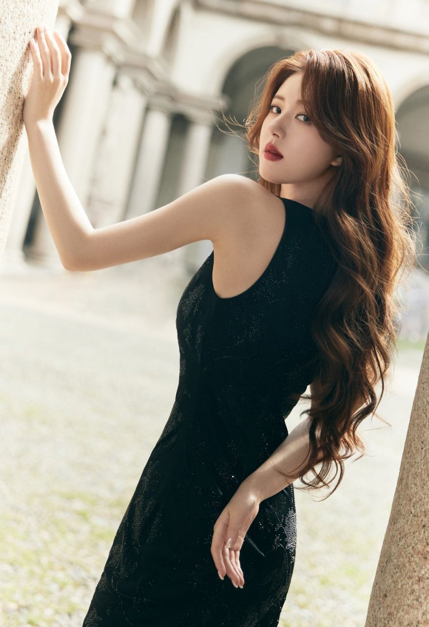 赵露思赵露思的黑色造型御姐范儿十足,时尚感up#九月动态激励计划