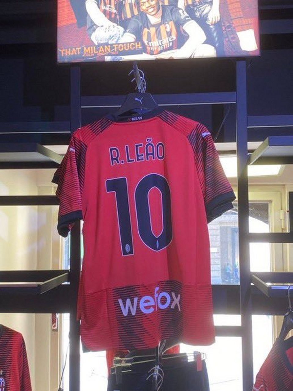 【】 拉斐尔·莱奥的10号球衣已经开始正式上架.♂sempremilan
