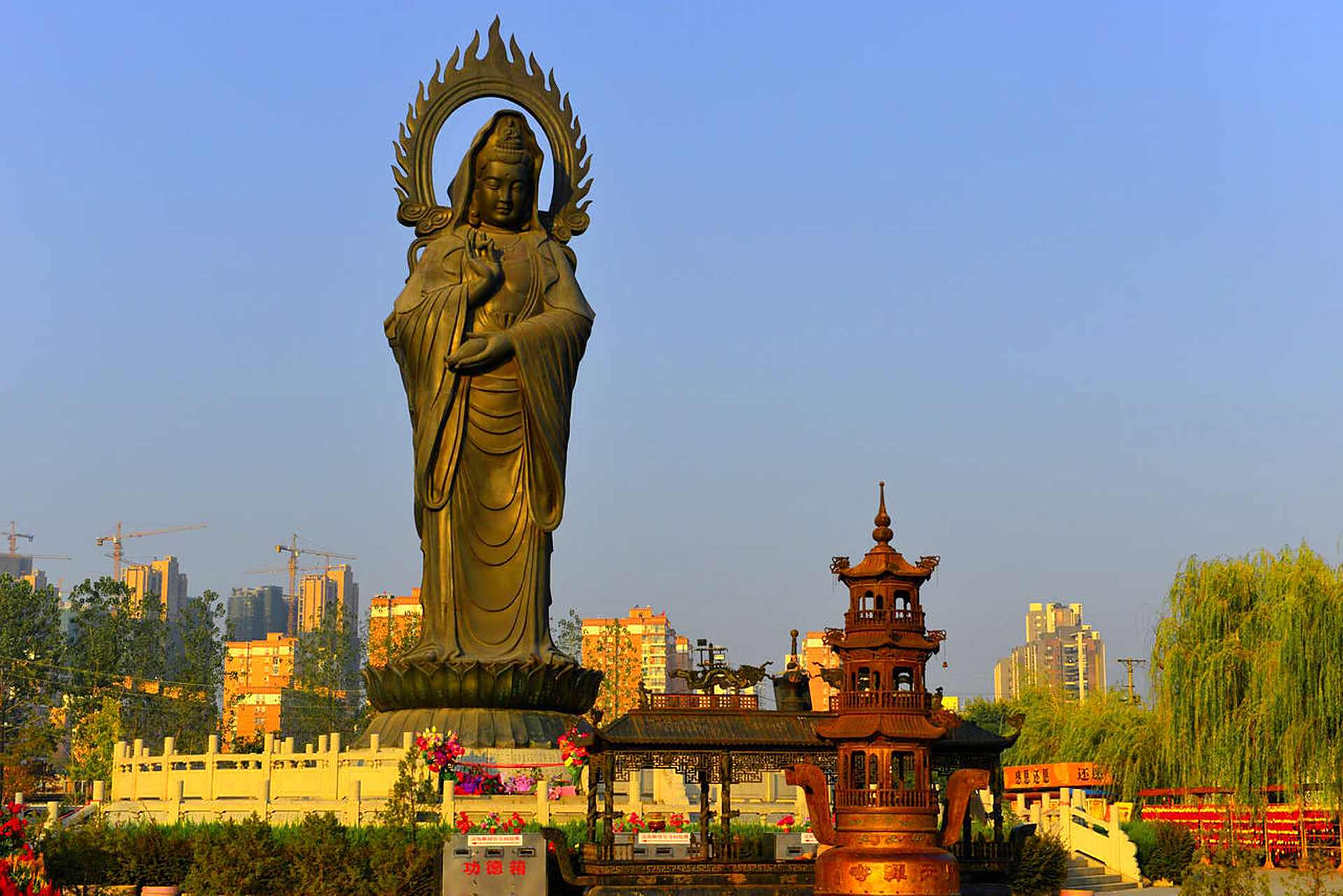 归元禅寺位于武汉市汉阳区归元寺路,由白光法师于清顺治15年(公元1658