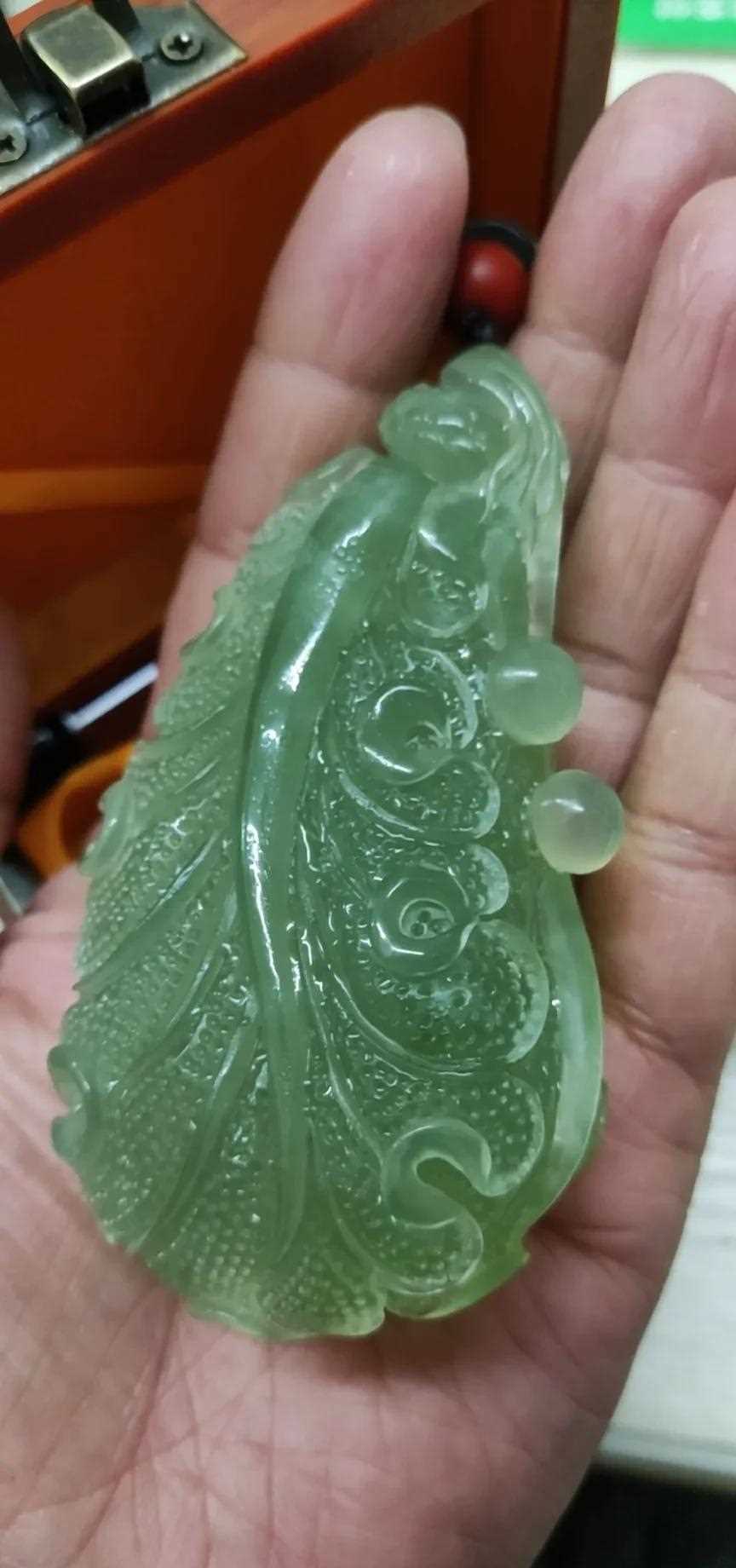 今天收的岫玉白菜手把件,寓意百财聚来