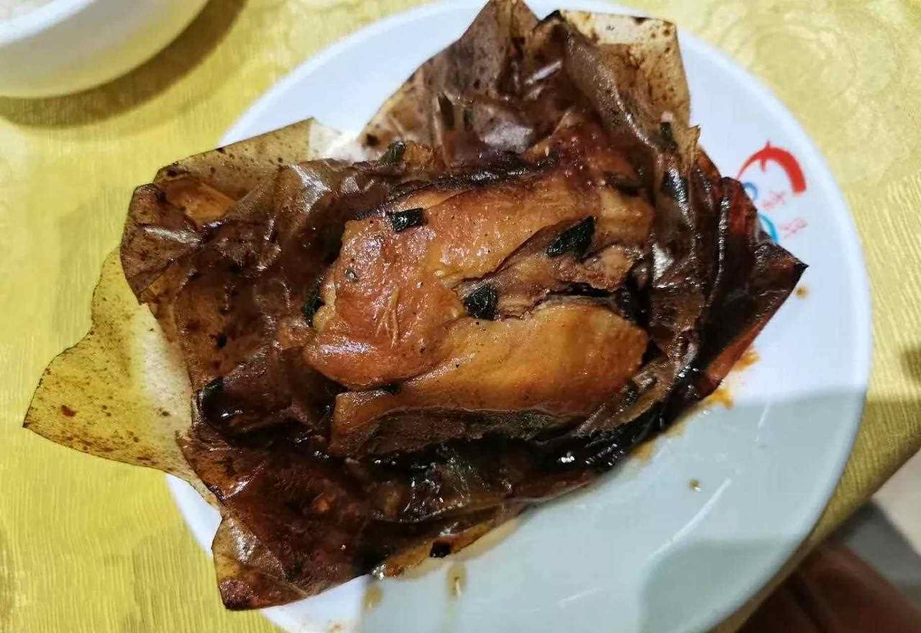 梧州纸包鸡,入选广西十大名馔榜之一,更是桂菜中的代表.