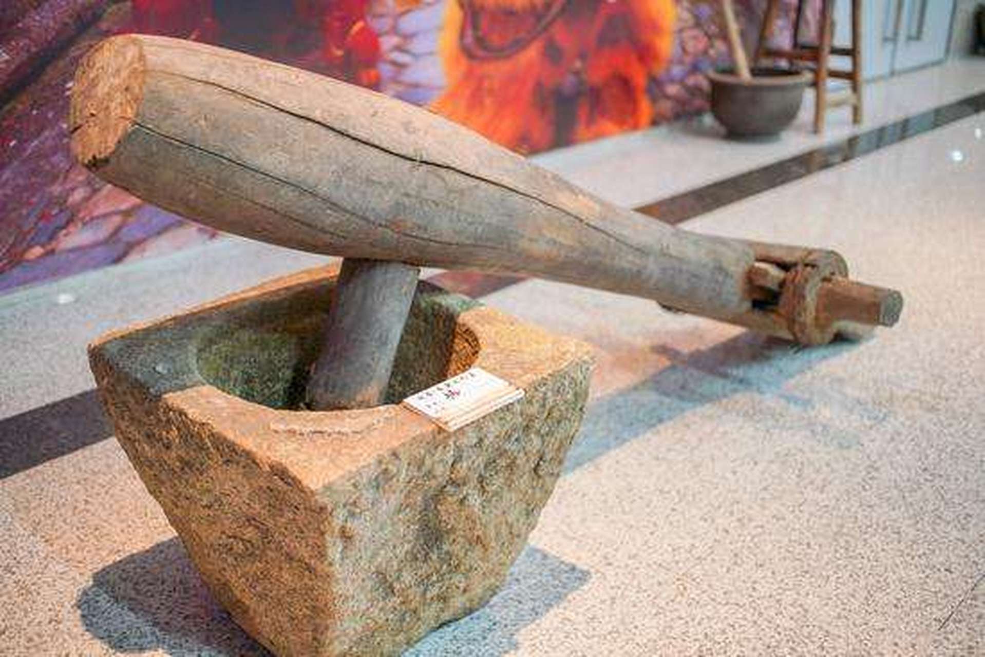 东汉时的公沙穆很爱读书,自幼对《春秋左氏传》颇有研究,但