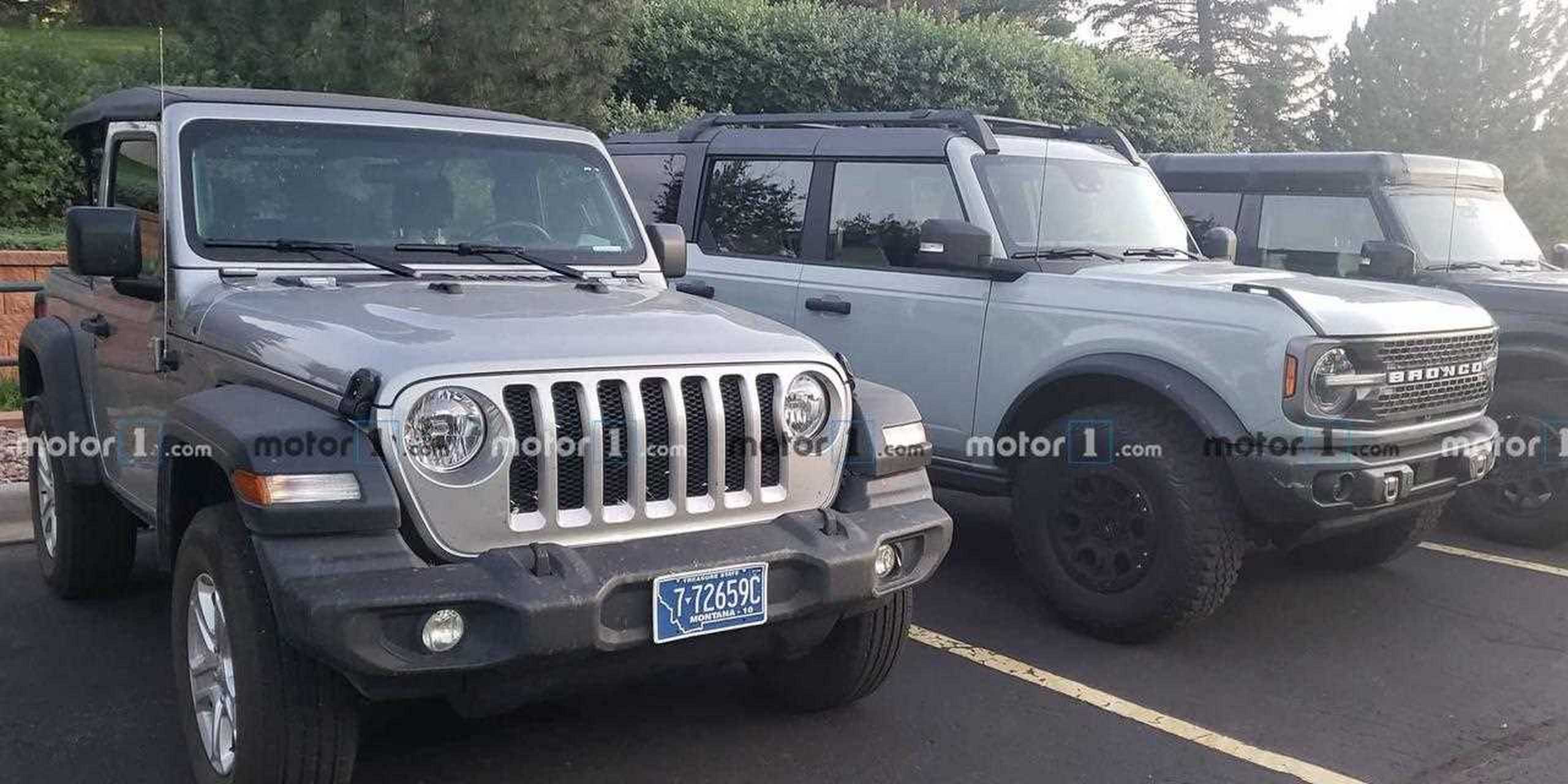 同为硬派越野车,全新福特bronco实车和牧马人相比,感觉前者更厚重结实