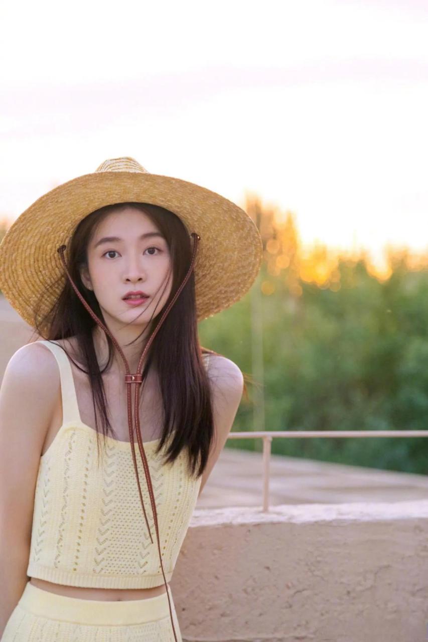 张雪迎,这小虎牙笑起来,还是一如既往的好看 ,漂亮又可爱!