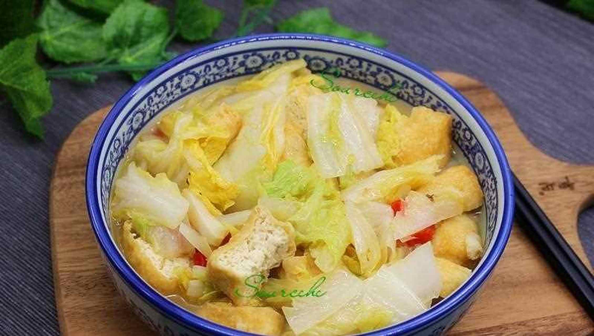 大白菜炖豆腐是过年最馋的家常菜,香辣脆嫩,消食健胃,比大鱼大肉好吃