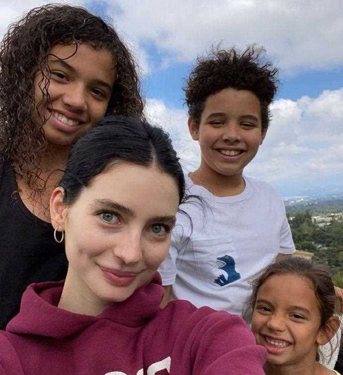 图片左2为岁的meadow,迪塞尔家是岁的女儿