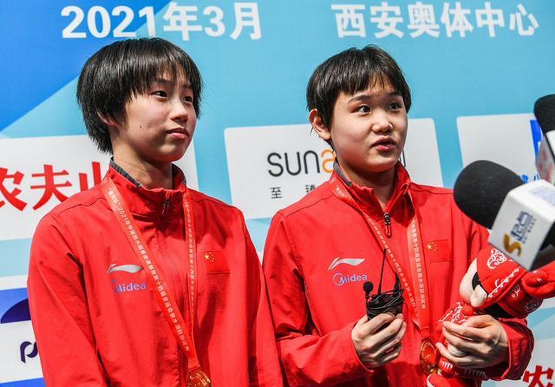 2021年跳水明星赛:陈芋汐张家齐获得女子双人10米跳台冠军