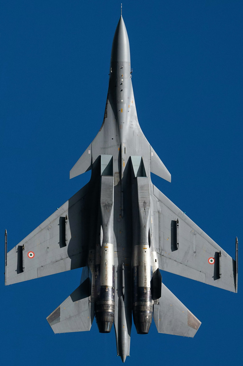 印度空军的苏-30mki战斗机,我国空军的歼-11bs战斗机,歼-16战斗机.