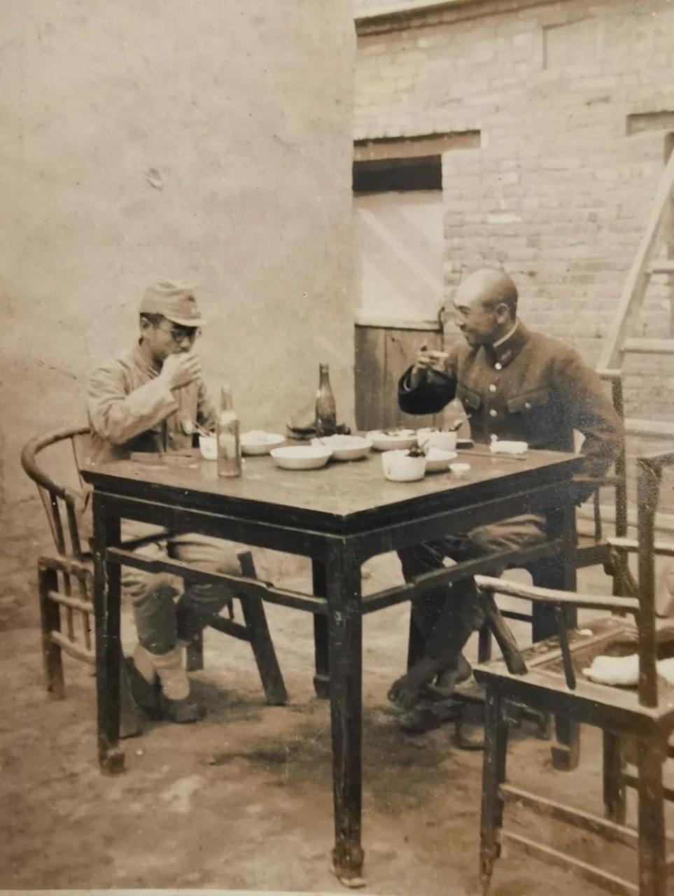 据考证,这张照片来源于侵华日军的私人相册,照片的拍摄地点在山东济南