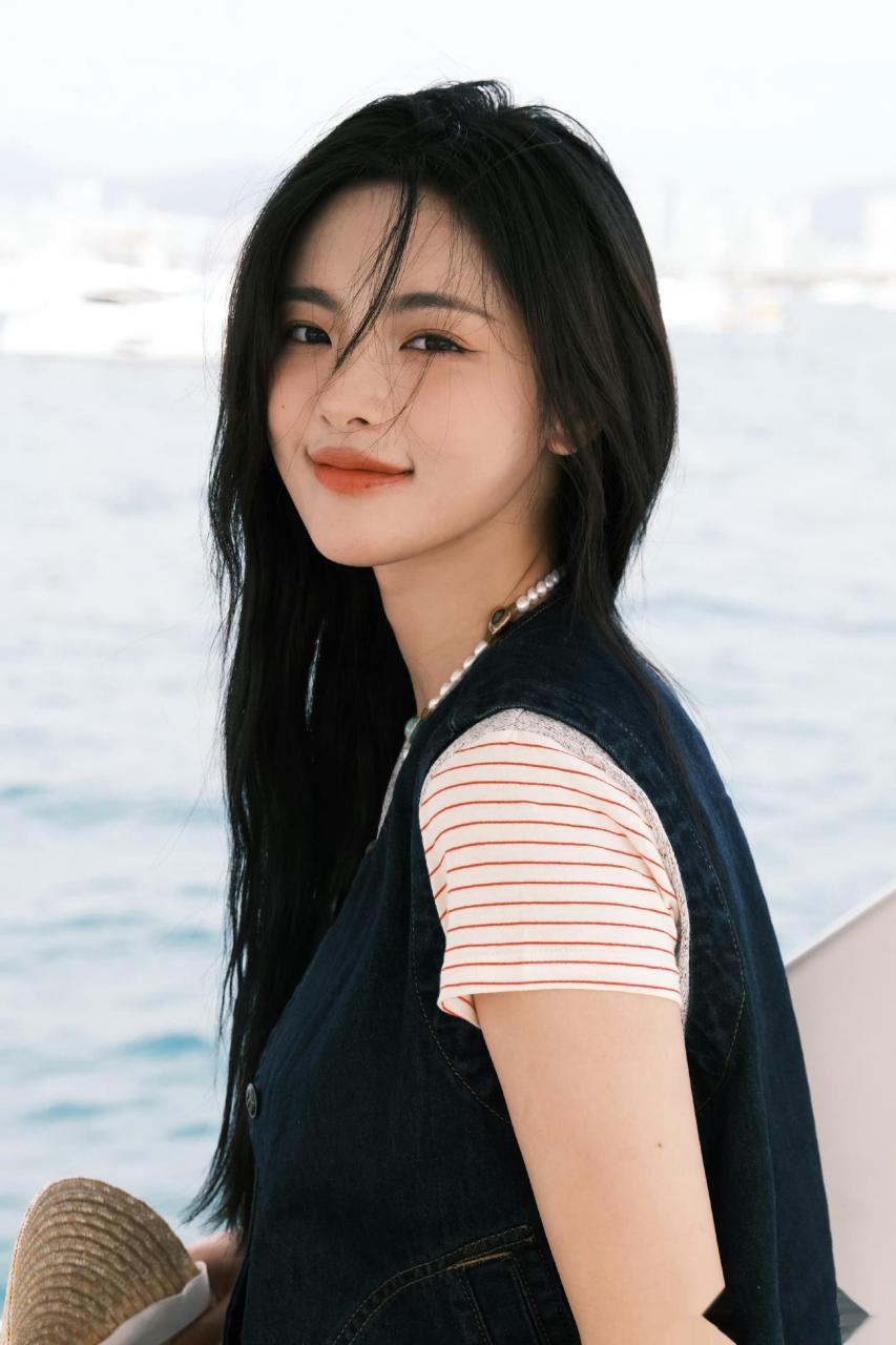 杨超越给高考生加油