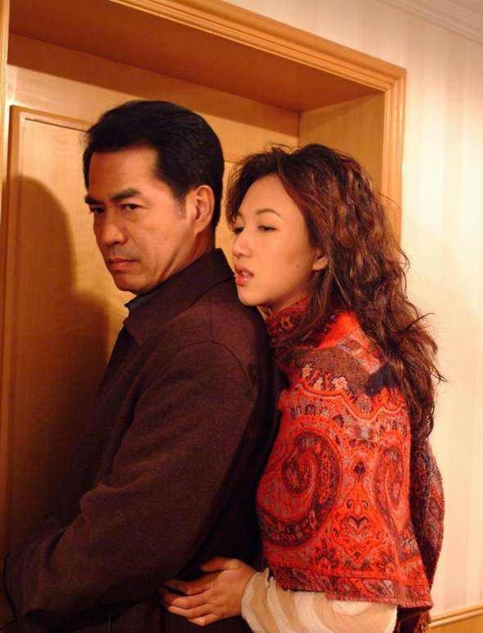 老戏骨廖京生曝近况,娶三婚妻子何晴,结婚至今无子,令人遗憾