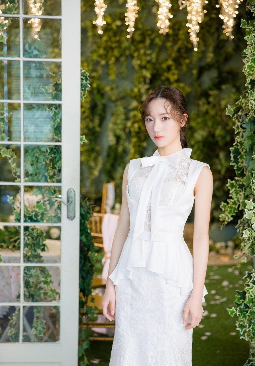 谢蕾蕾:青春秀丽,美丽动人