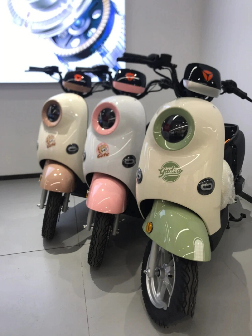 雅迪新国标电动车	 "欧曼2.0的升级版 欧曼3.