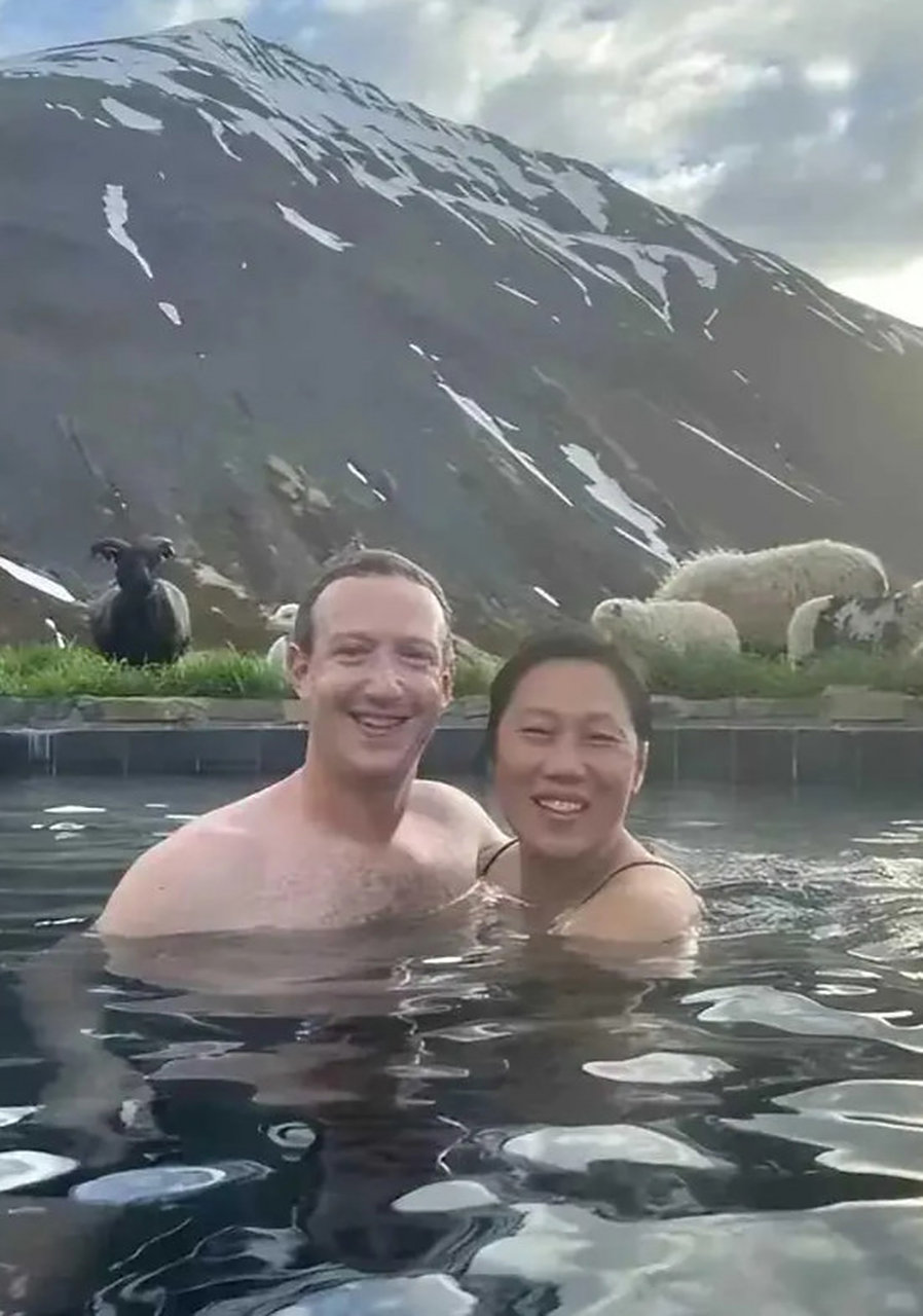 扎克伯格:这是比我小1岁的发妻普莉希拉·陈,毕业于哈佛大学,相恋9年