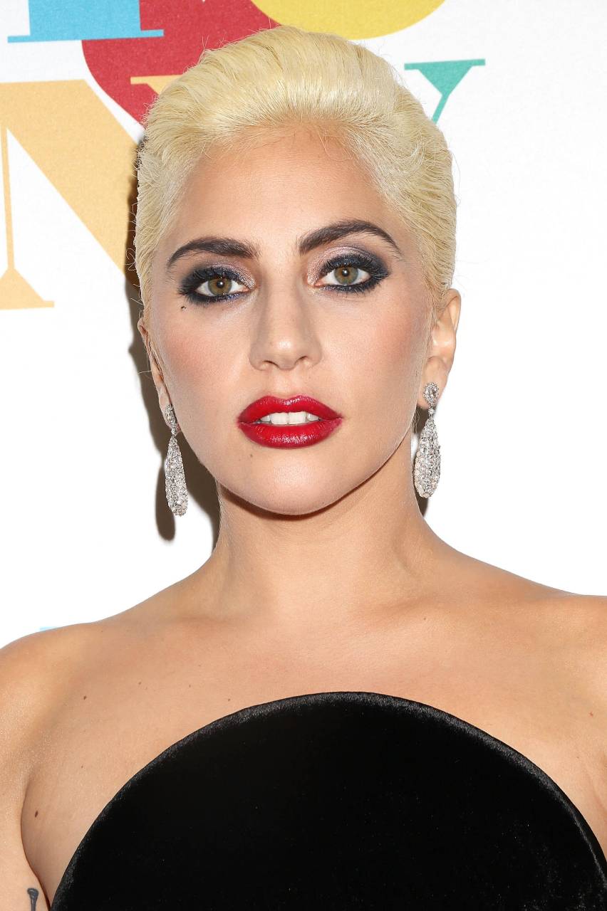 2016年lady gaga 的淡妆和浓妆造型,妆容出自sarah 姐之手.