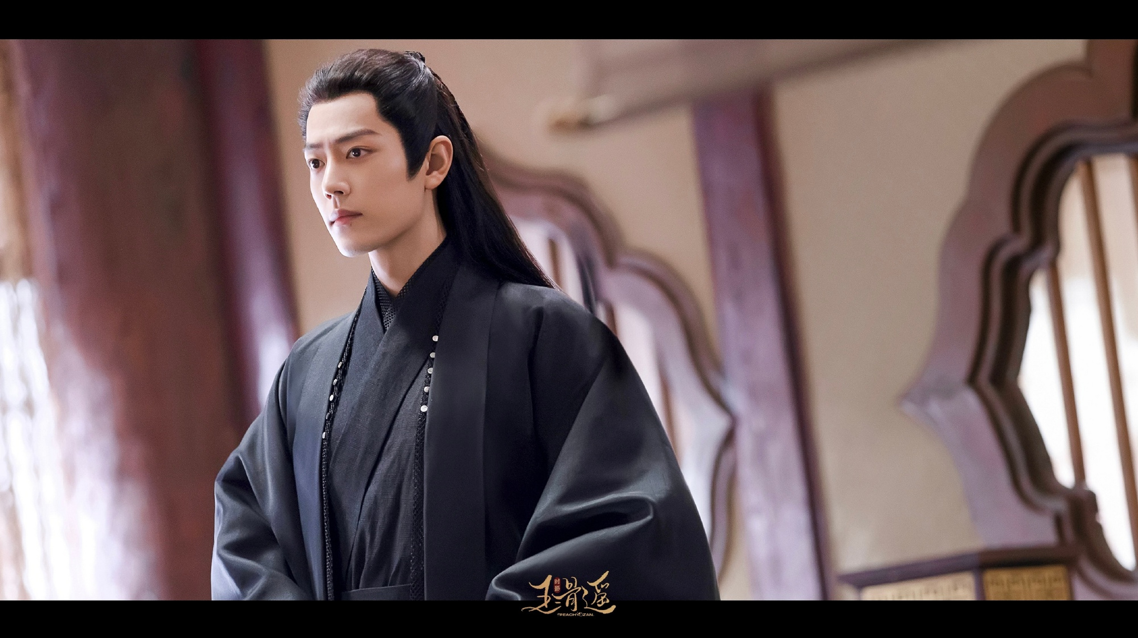 真的是越看越喜欢黑衣时影了,身上很有上位者的坚