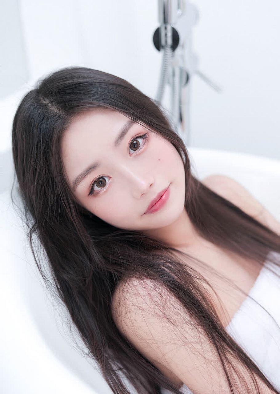 日韩系摄影,清新甜美大眼睛女孩的唯美私房写真.