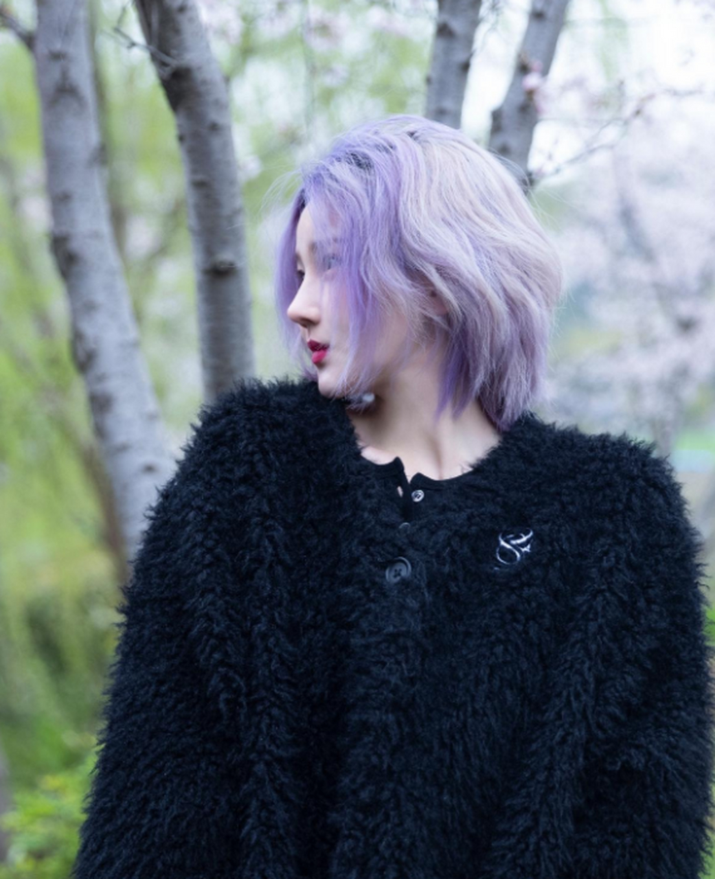 淡紫色的头发绝美啊