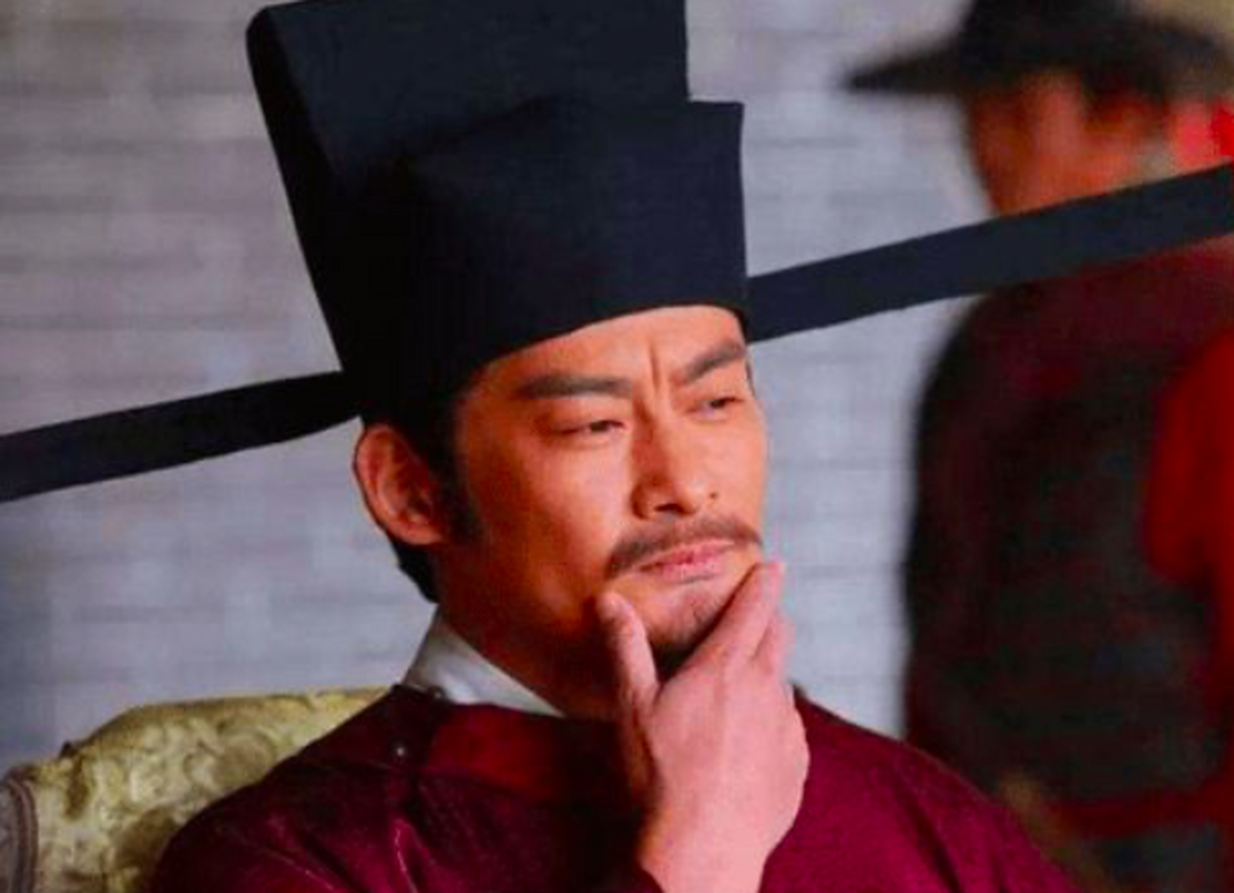 为了让"公田法"的改革得以顺利实施,贾似道拿以身作则地拿出了自己的