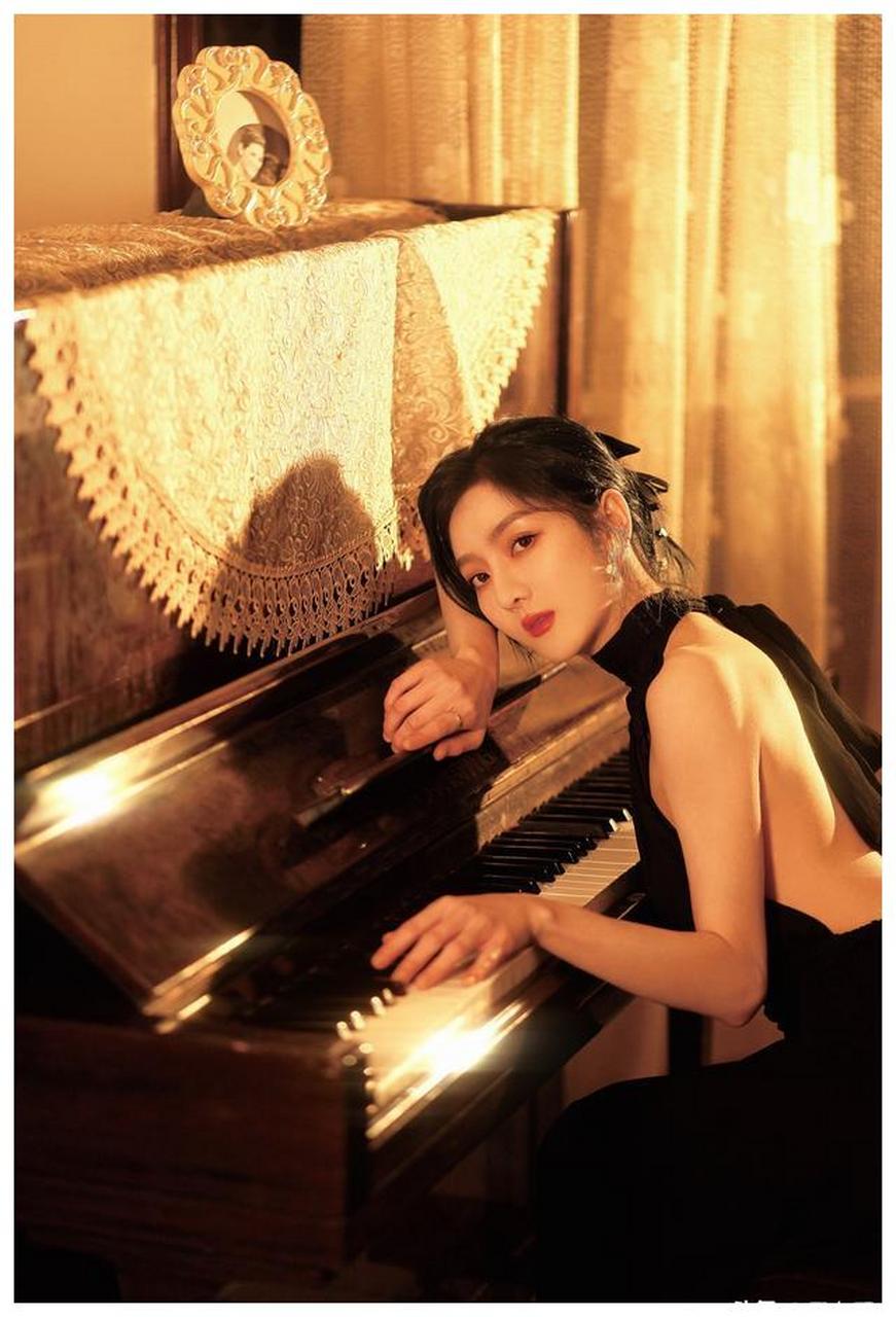 美女艺人snh48-青钰雯拍摄新年写真,好漂亮