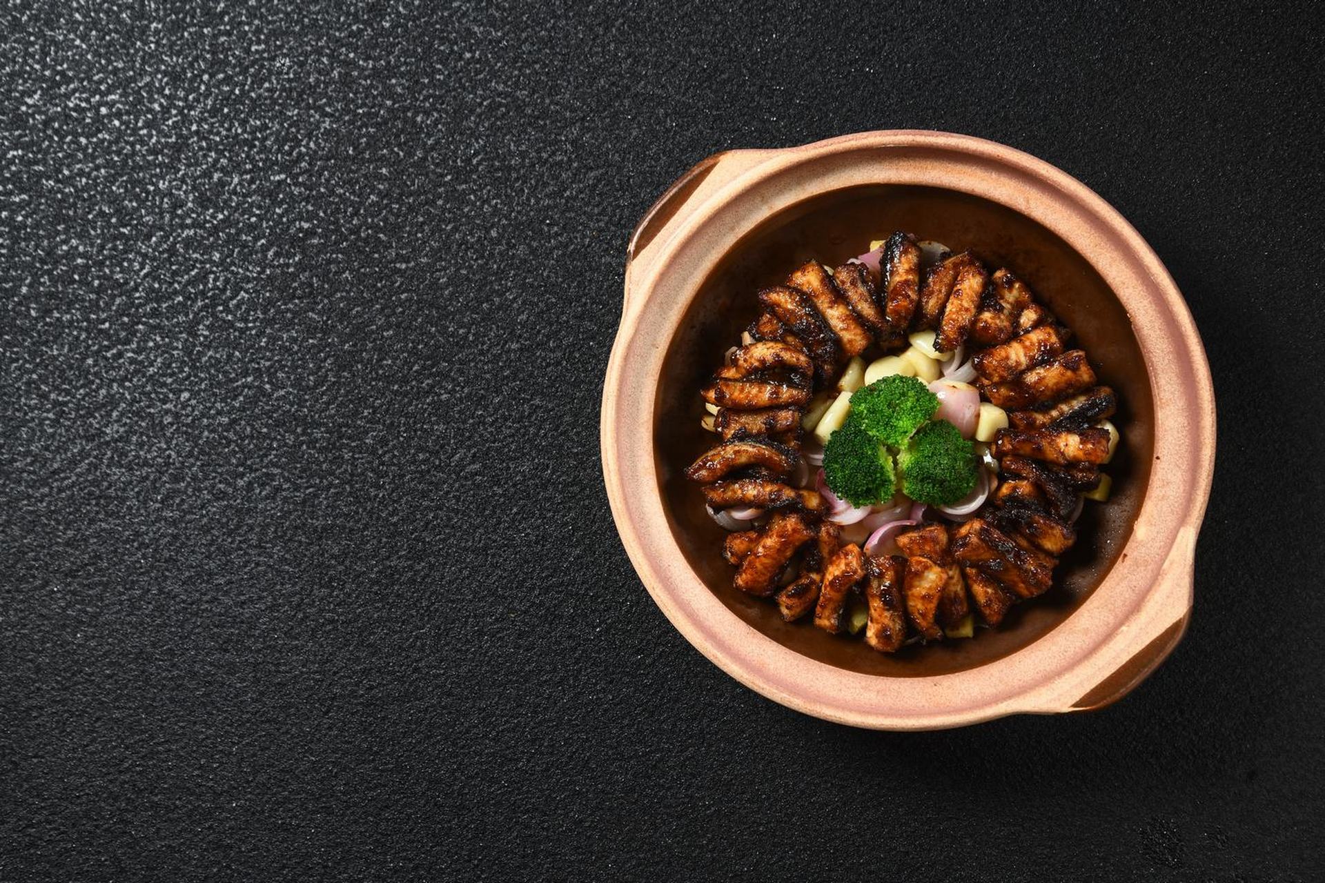 【鲁菜大师颜景祥的烹饪理念】 颜景祥先生是一位有着60多年烹饪经验