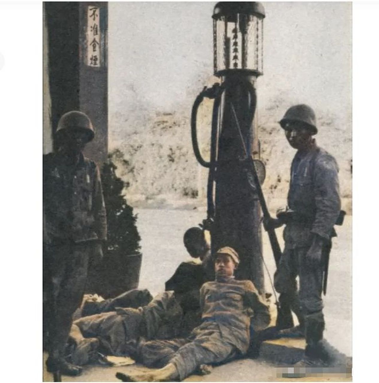 这是一张珍贵的老照片,记录下了日寇在1938年攻占广州沙河时的残暴